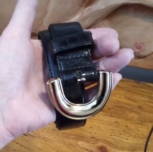 Liz Claiborne Size M Black Leather Belt with Gold Buckle